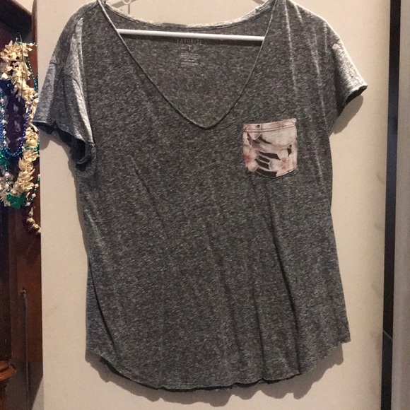 Women’s short sleeve light grey tee. Heather grey. - Picture 1 of 2